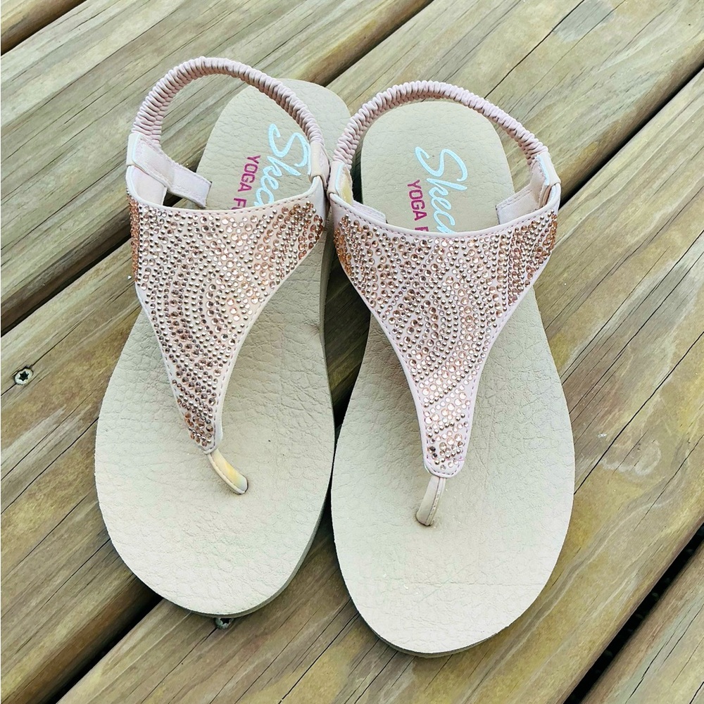 Lightweight,very comfy and pretty sandals 🌷🌷